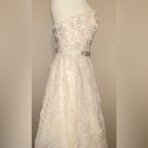 ADRIANNA PAPELL FORMAL GOWN IVORY STRAPLESS BALL GOWN FLOWERS NWT - Picture 2 of 12
